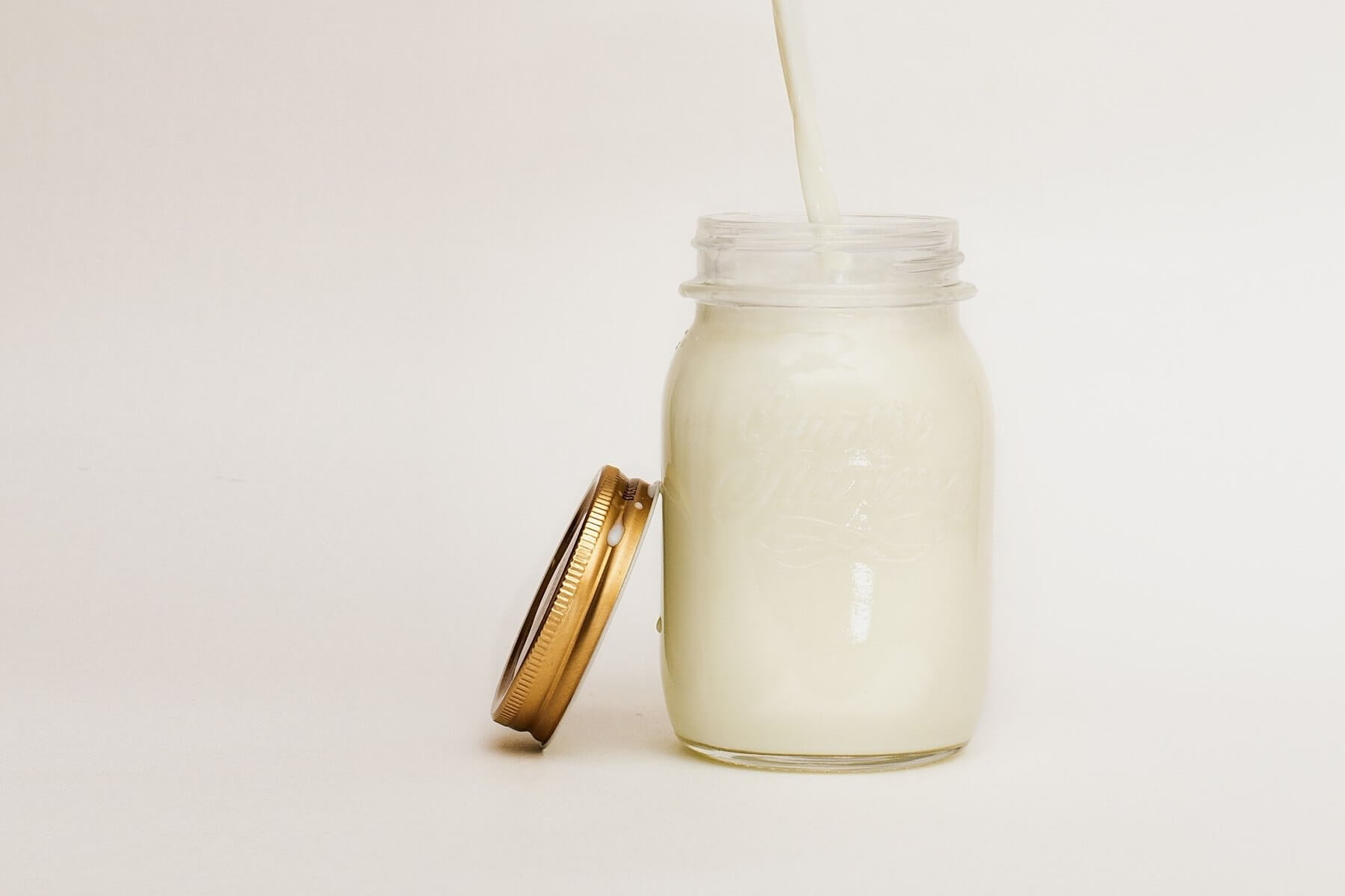 Your Guide to Cow’s Milk Substitutes: Almond, Coconut, Cashew & More