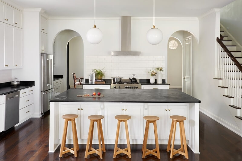 10 Farmhouse Kitchens We’re Loving