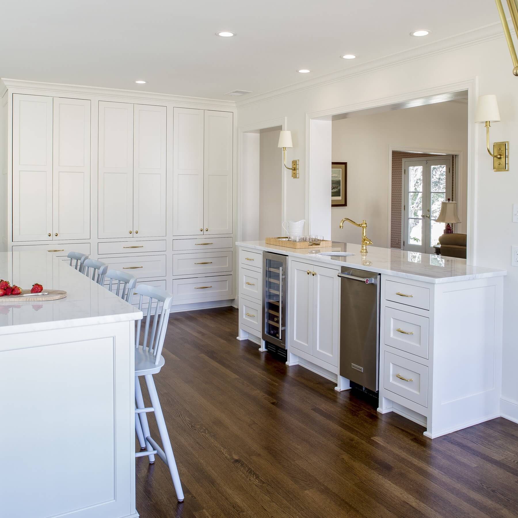 We are loving this bright, white kitchen! 