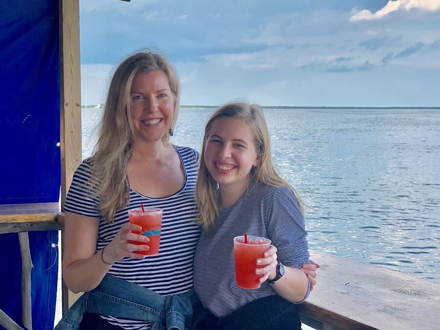 el pescador Liza Graves and Mary Blake Graves