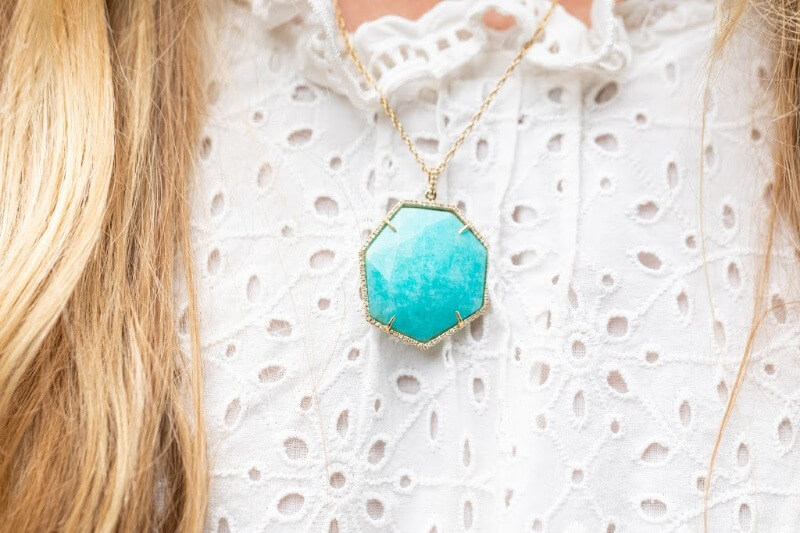 This beautiful pendant is sure to stand out! This beautiful pendant is sure to stand out!