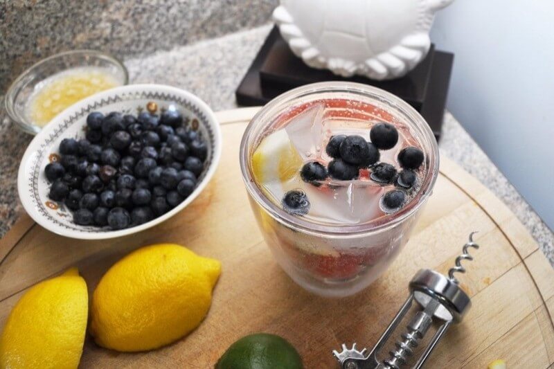drink lemon lime blueberries 1 1