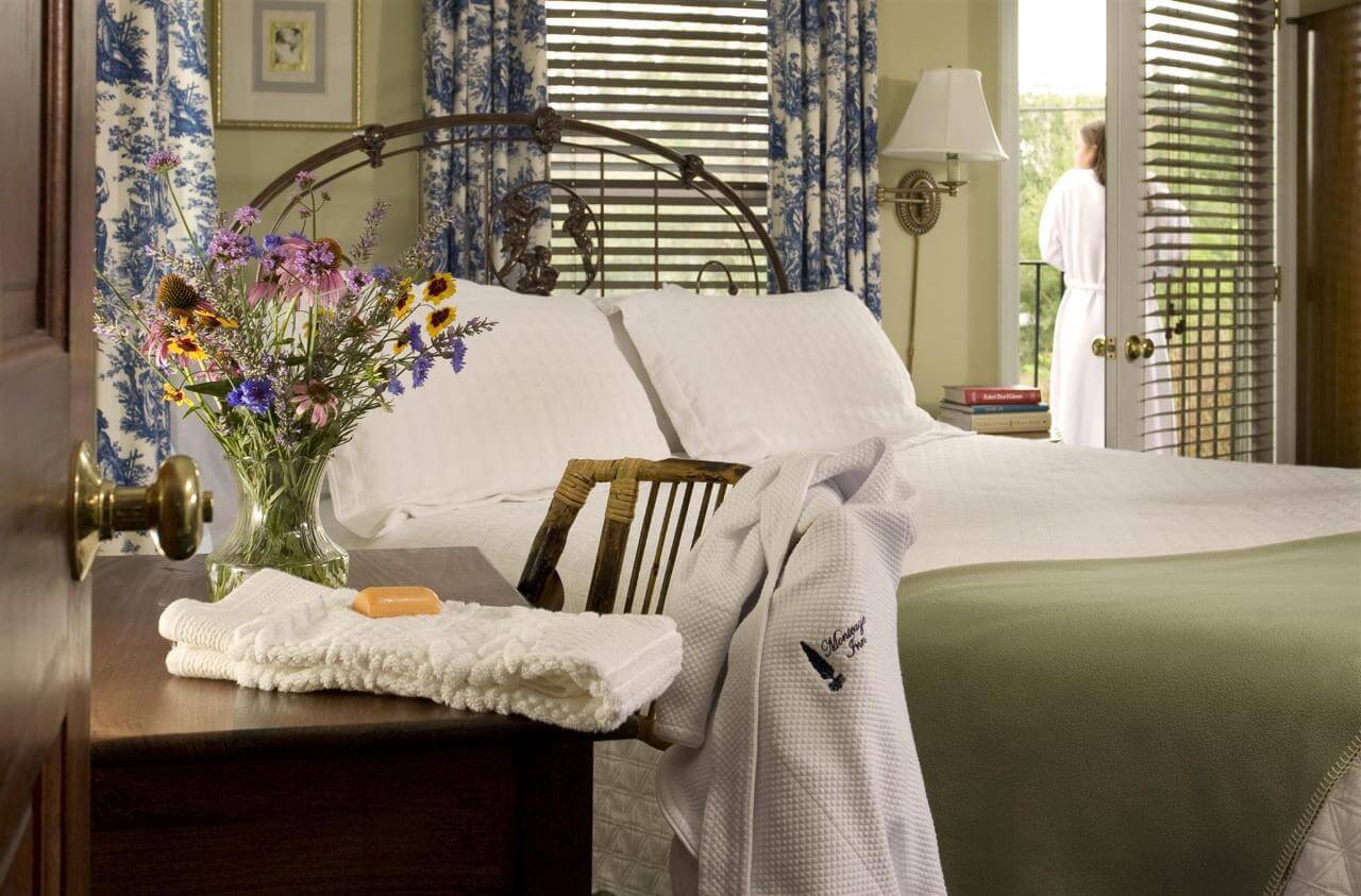 A bedroom at Monteagle Inn