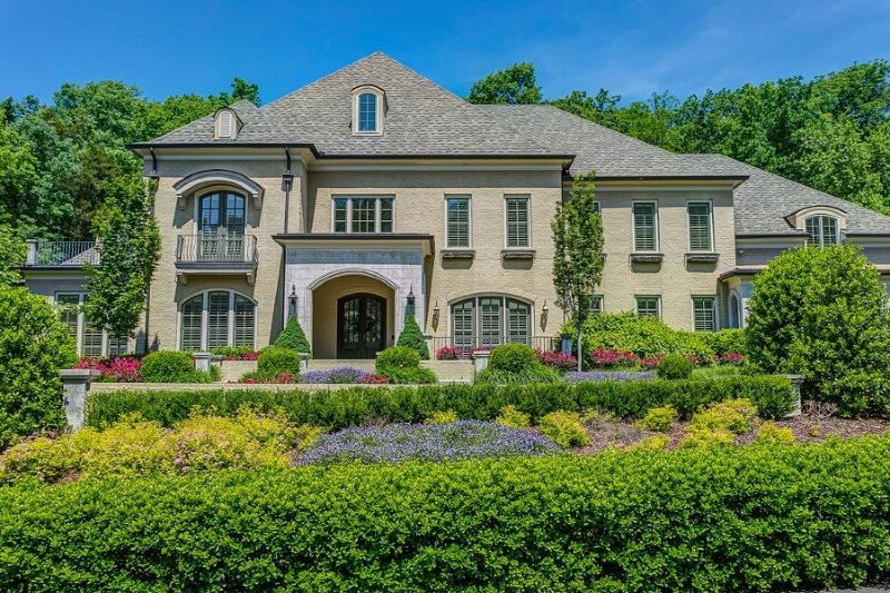 Peek Inside a Former Tennessee Titan’s Sophisticated Family Home 