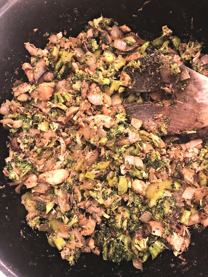 Cast Iron Skillet Recipes: Broccoli, Mushroom & Chicken One Skillet Meal- for a fast dinner