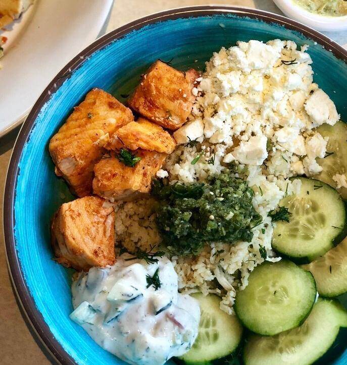 The Zoës Kitchen cauliflower rice bowl is topped with tzatziki, Israeli skhug, feta, cucumber and fresh dill, making it a delicious flavor explosion. Image: Zoës Kitchen Healthy Meals Nashville- Zoës Kitchen Cauliflower Rice Bowl