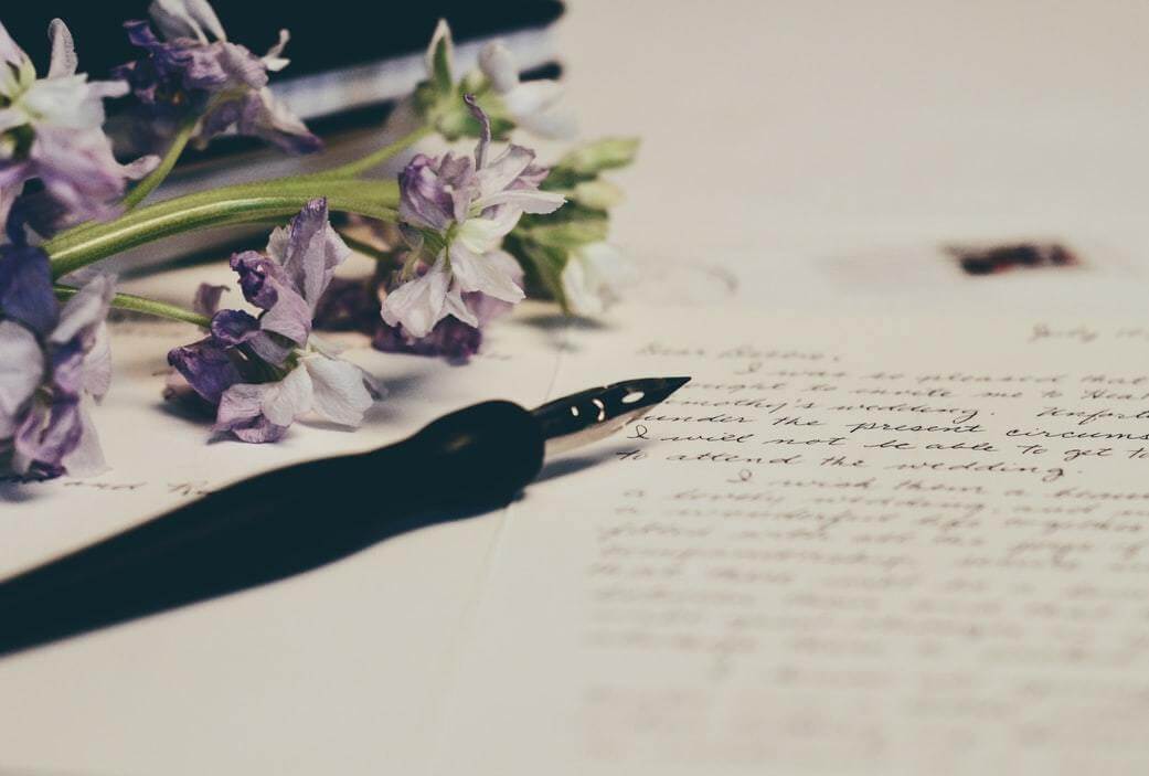 Learn calligraphy at Samford University in 2020 | Image: Unsplash, Debby Hudson Calligraphy stock photo January FINDS