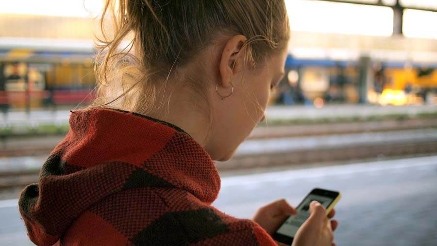 how to spend less time on phone