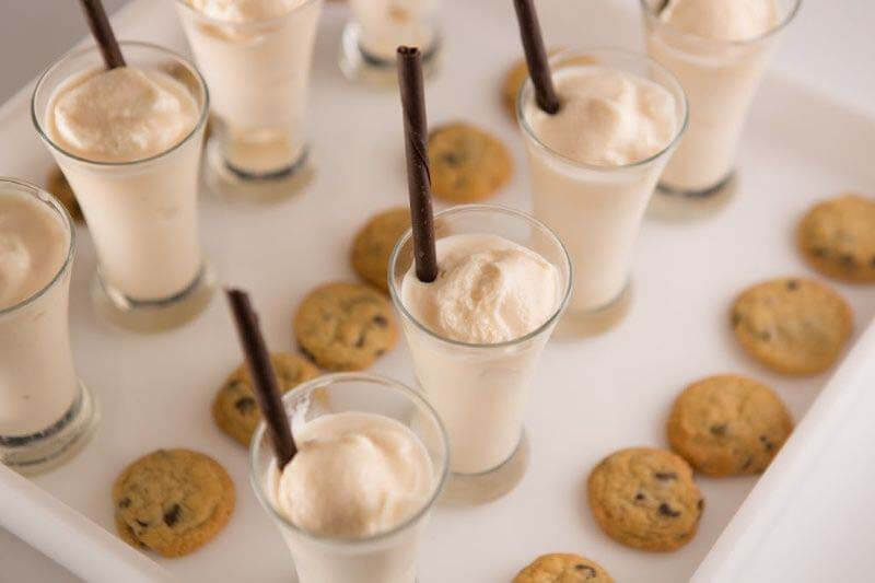 Milkshakes and cookies- a late-night snack fro wedding trends in 2020