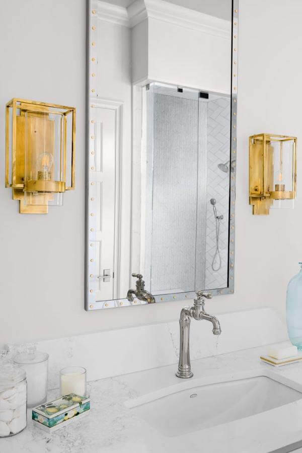Bathroom room with brass details
