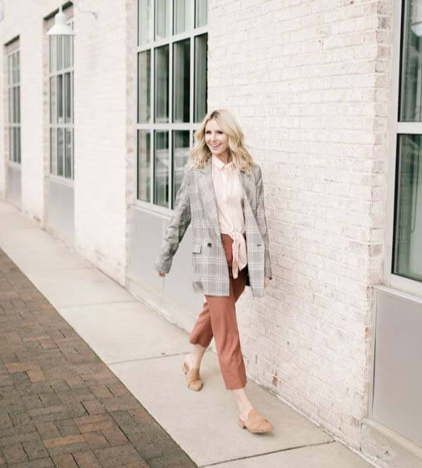 Spring fashion tastemaker, Vanessa Evigan Adcox, of Her Morning Coffee