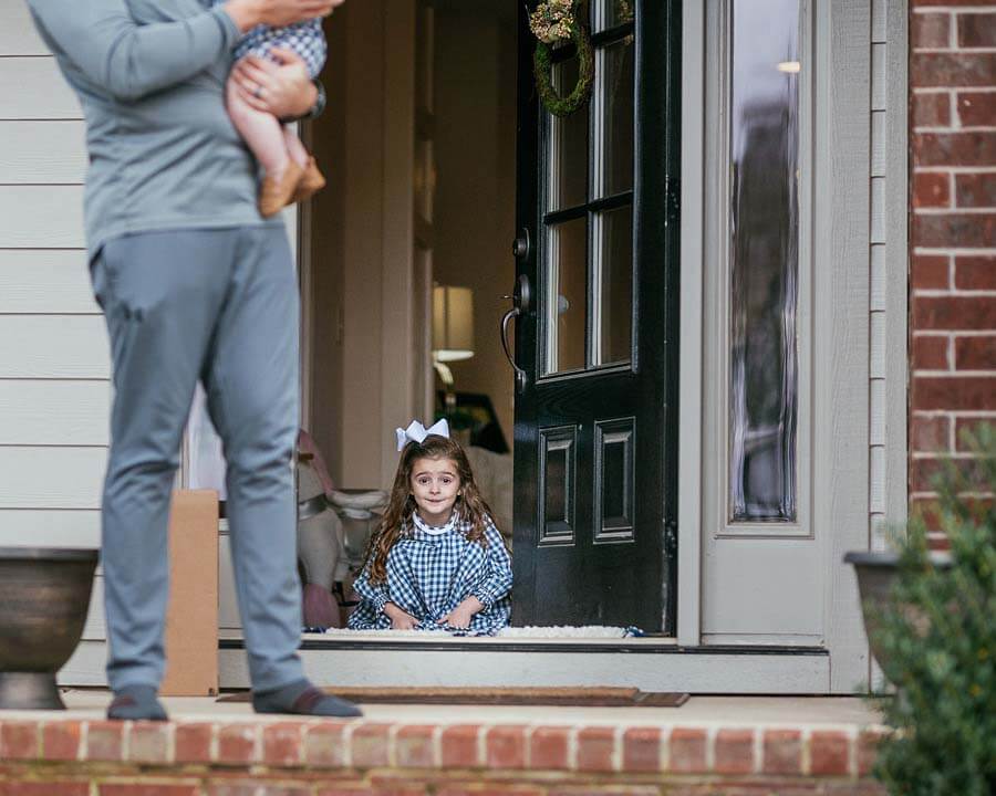 kids in the door during pandemic lock down, Image: Tausha Dickinson