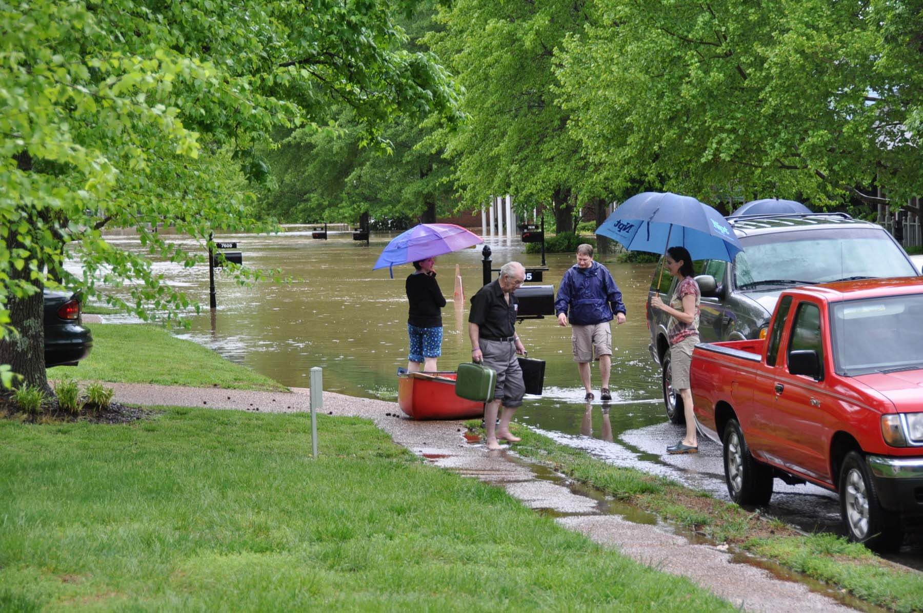 Nashville residents transported via canoe