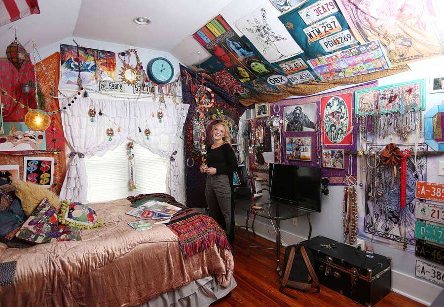 When asked about her young age, Chloe says, "I have never had someone doubt me because of my age ... at least not to my face! But I always want to do more. I always doubt myself. I feel like things will only get better with age. I don't even know if I like half the things in this room!" Chloe Tyler Nashville Artist