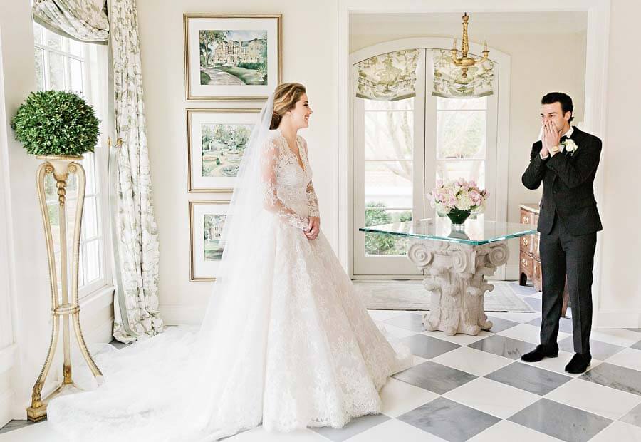 Joey's first look of Molly | Photographer: Kristyn Hogan