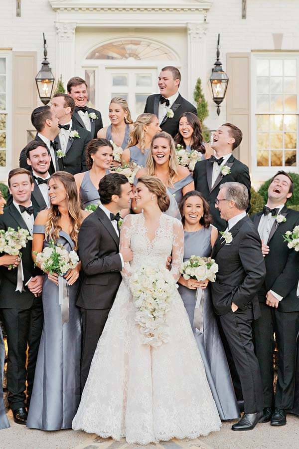 Molly and Joey's wedding party | Photographer: Kristyn Hogan