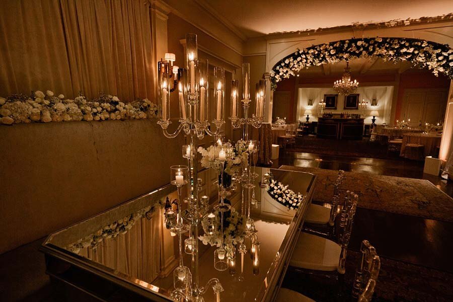 Details and flower arch at a winter wonderland wedding | Photographer: Kristyn Hogan