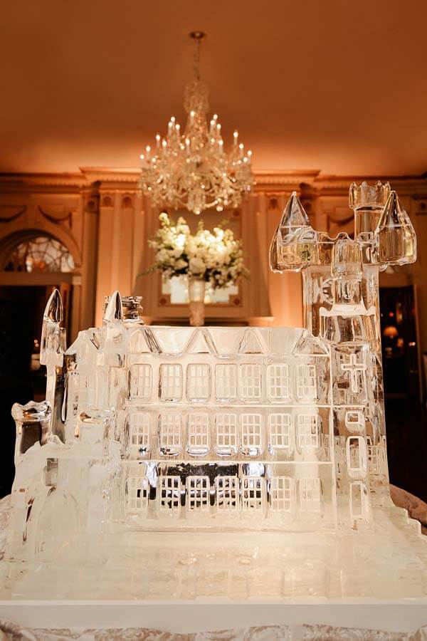 Ice sculpture Scottish castle for a winter wonderland wedding | Photographer: Kristyn Hogan