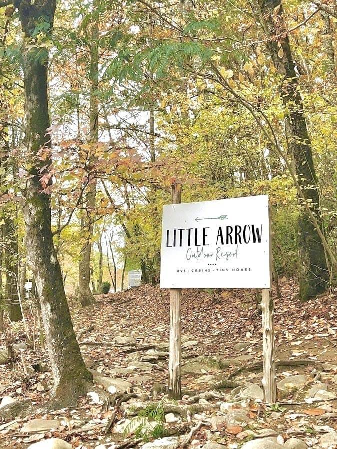 SB SE Little Arrow Outdoor Resort sign 675x900 1