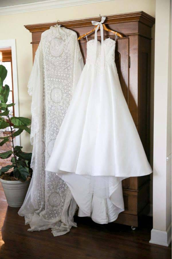 bridal gown and traditional veil at Nashville wedding