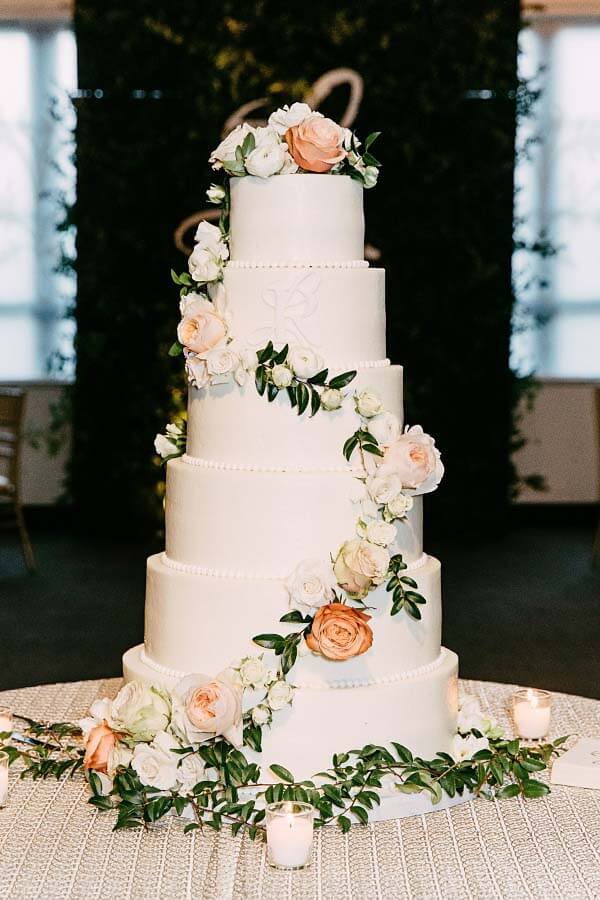 Cadre building memphis wedding cake