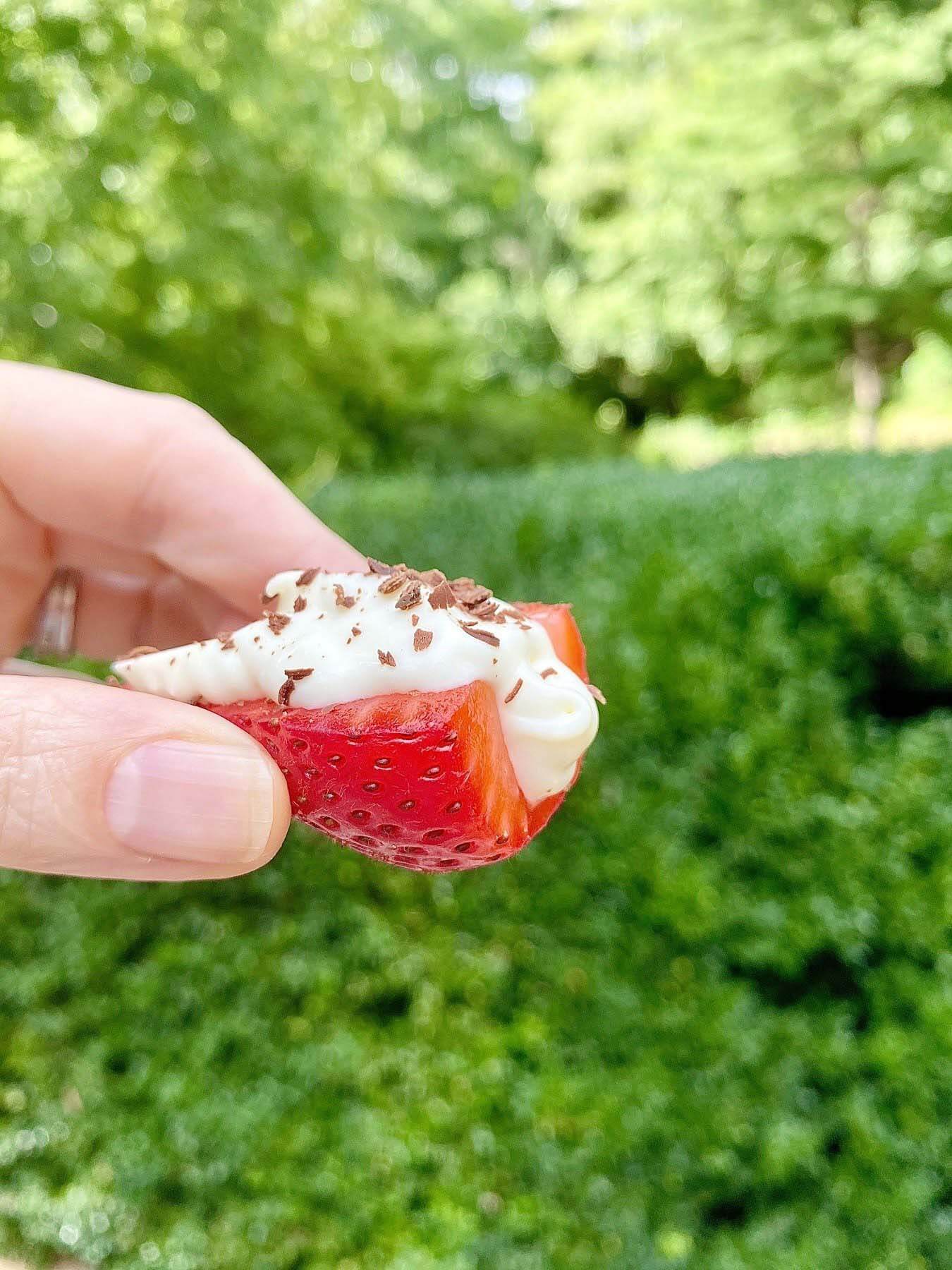 strawberries stuffed with cheesecake IMG 9705