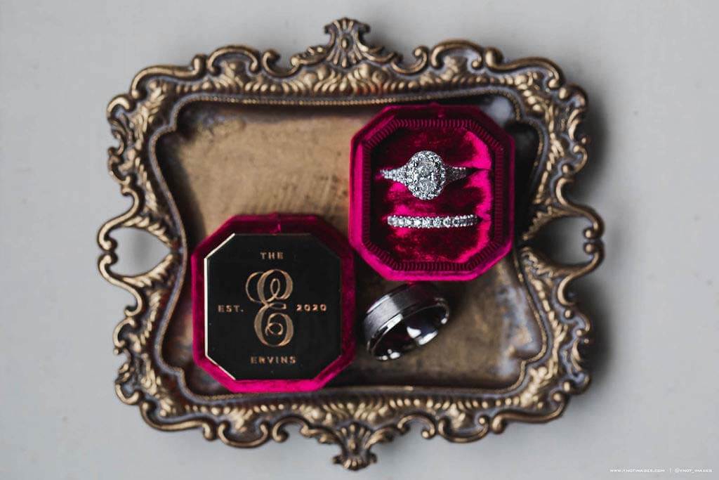 How stunning are these rings?! Wedding rings for July wedding