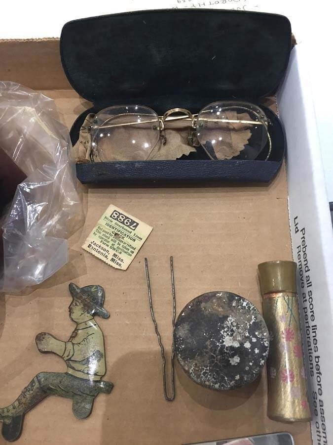 Content of old purse