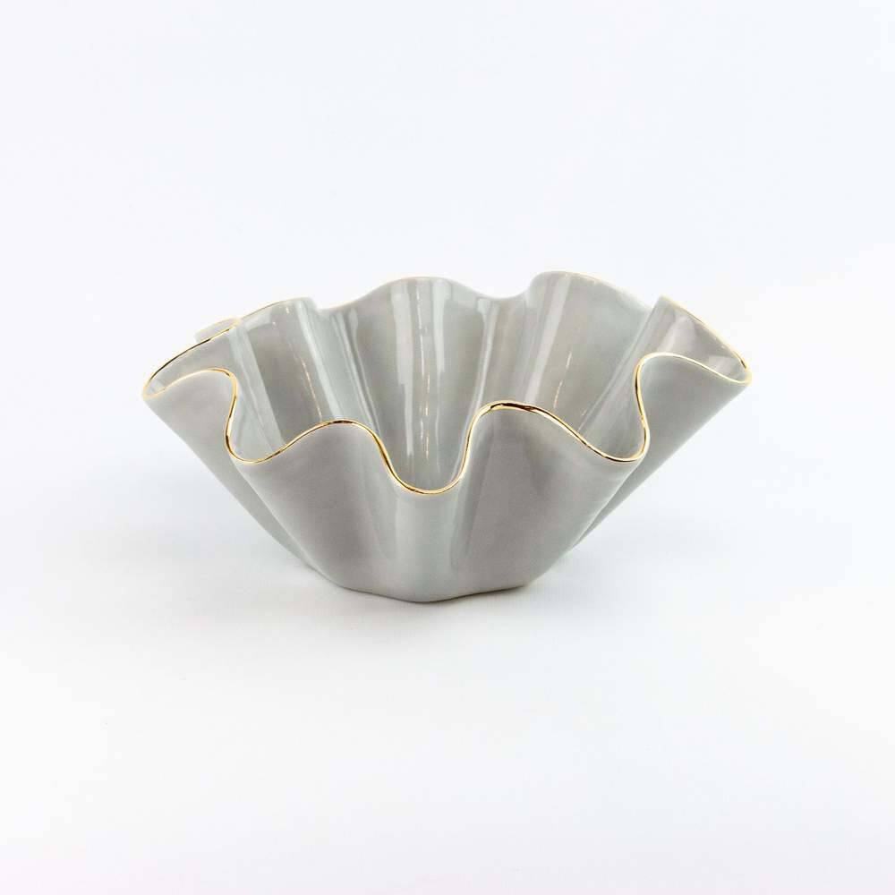 Wavy bowl, $96, from Susan Gordon Pottery | Image: Susan Gordon Pottery Wavy bowl from Susan Gordon Pottery