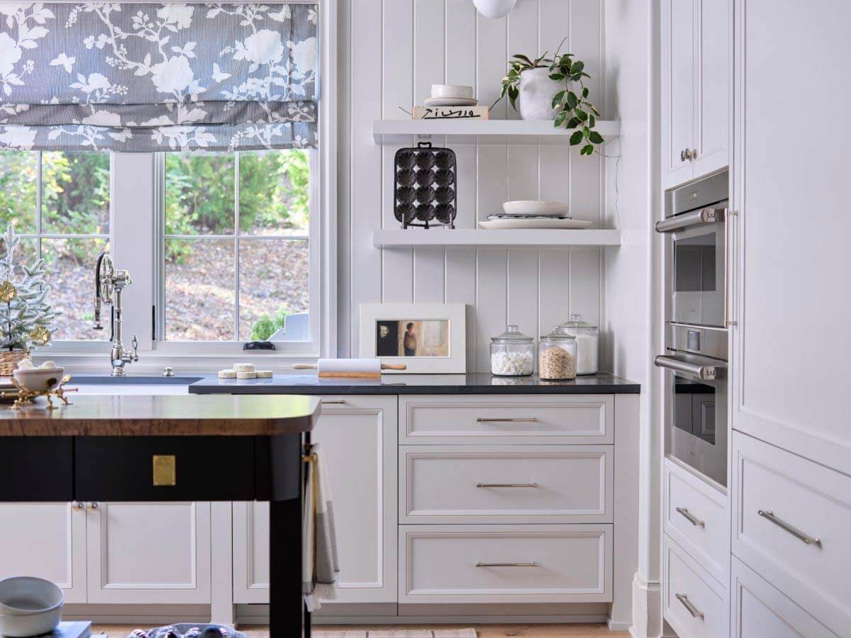 Anyone else thinking a scullery might be in their future? How gorgeous is this tidy space? Scullery in 2020 Home for the Holidays Designer Showhouse