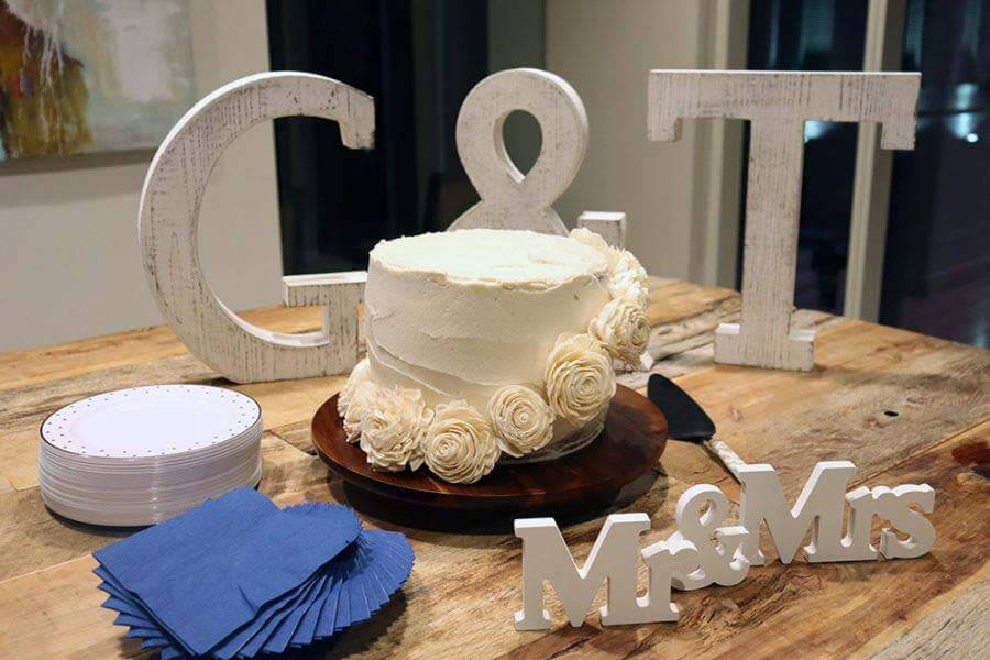 Katy's Kitchen wedding cake G&T signs