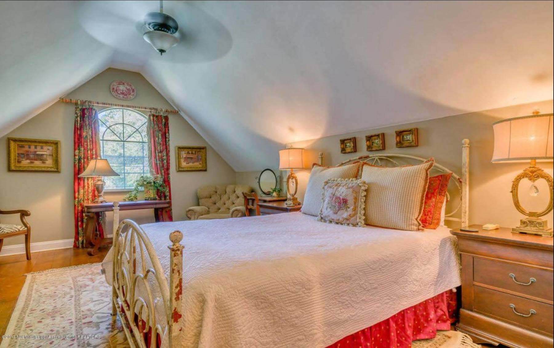Andover Plantation room