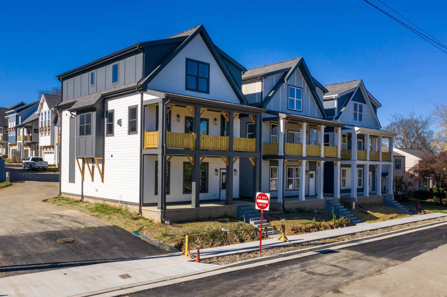 Located just off Robertson at Nall and Deal Avenues, The Becanni offers three- and four-bedroom floor plans for those who want to live near the baseball fields and walking trails of Charlotte Park. The Becanni in Charlotte Park