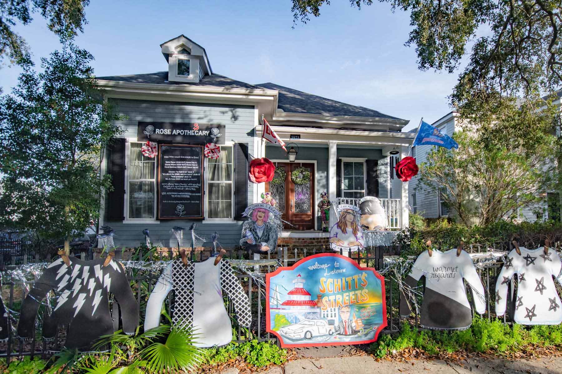 Krewe of House Floats — Schitt's Creek house