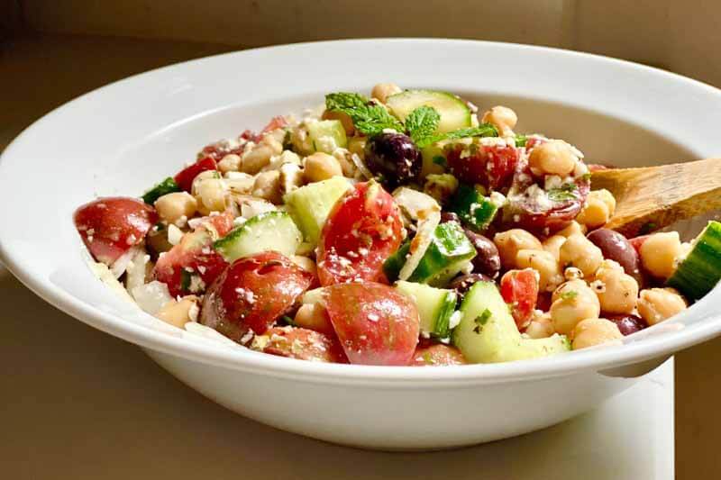 Recipe: 5-Minute Greek Salad with Chickpeas