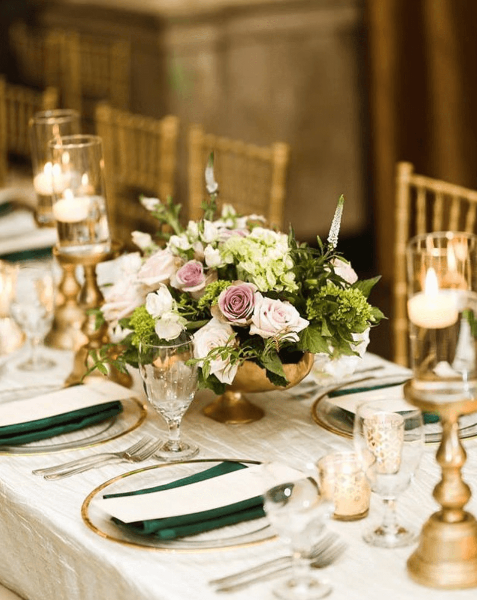 Increased staffing from catering companies is another wedding trend Betsy anticipates continuing in post-pandemic life. Image: Elizabeth Hoard Photography Table setting with beautiful floral centerpiece at Cadre Building wedding