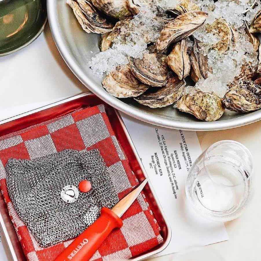 Oysters and oyster tool set 