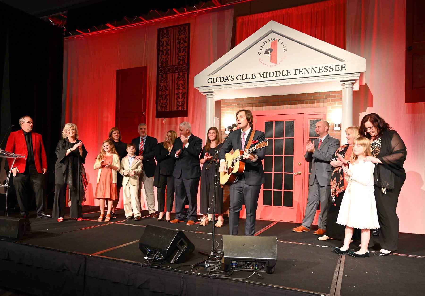 Charlie Worsham performed at the 2019 Red Door Bash, and this year promises to be equally exciting! Image: Gilda's Club Middle Tennessee Charlie Worsham performing on stage at the Gila's Club Middle Tennessee event