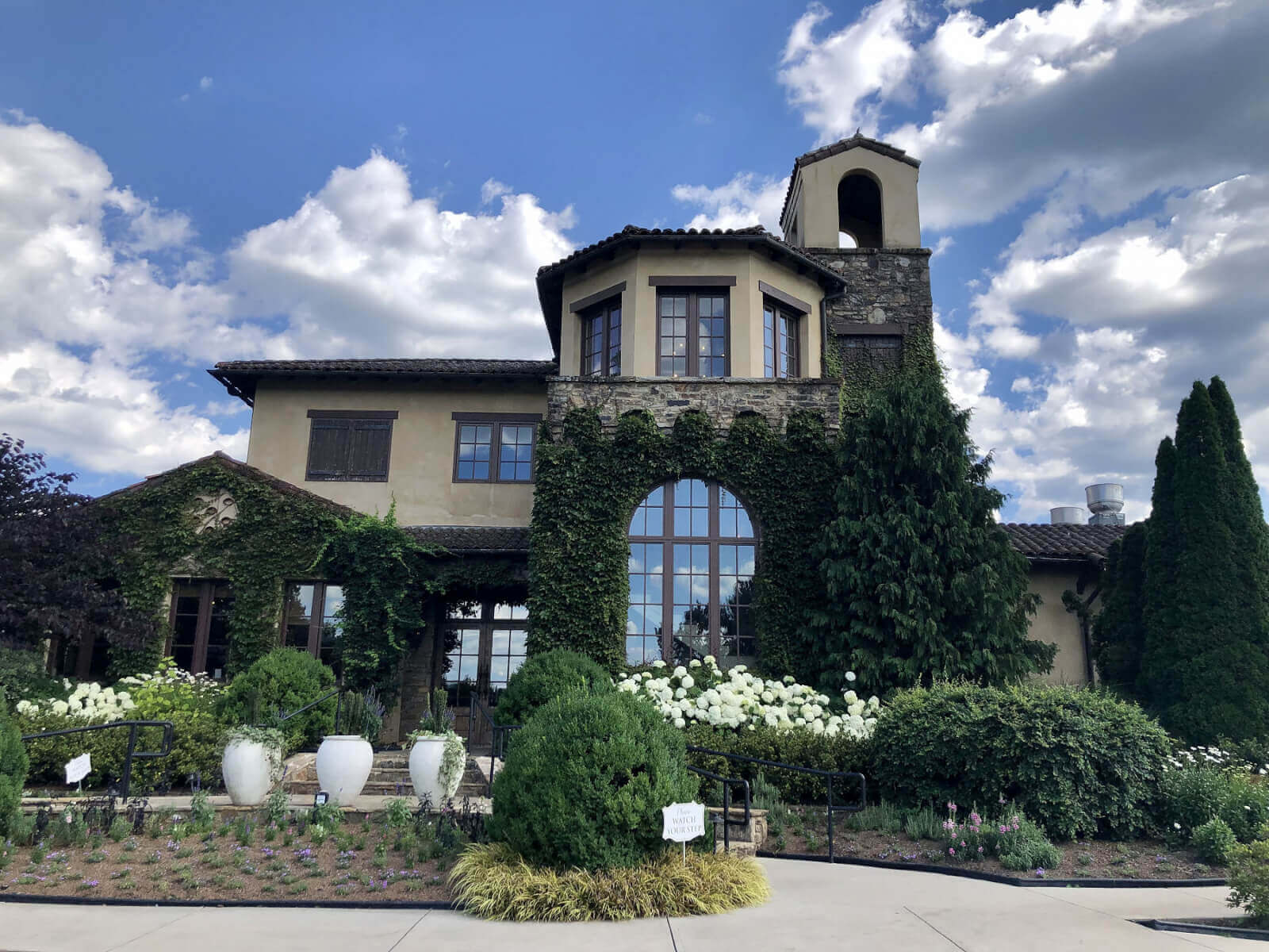 Exterior of Montaluce Winery
