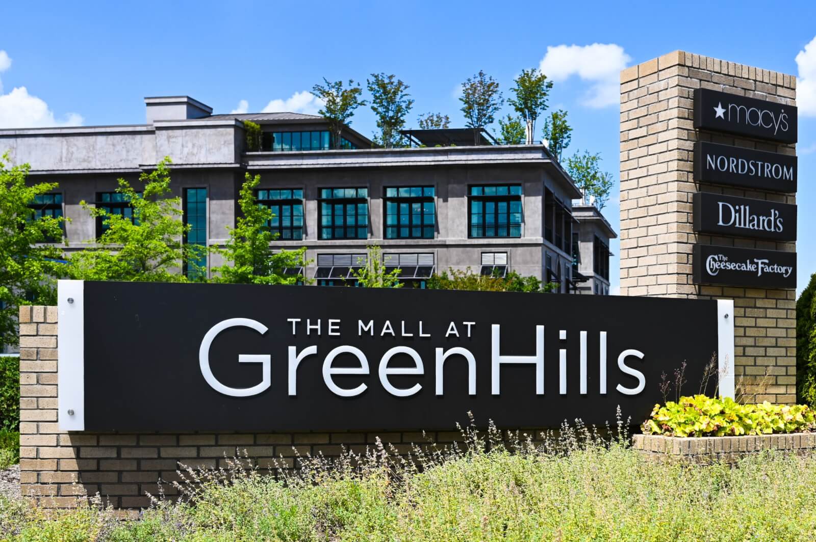 The Mall at Green Hills sign