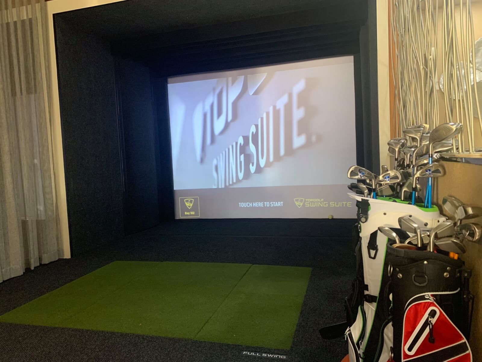 All the fun with delicious bites! Image: Erling Jensen Small Bites & TopGolf Swing Suite
