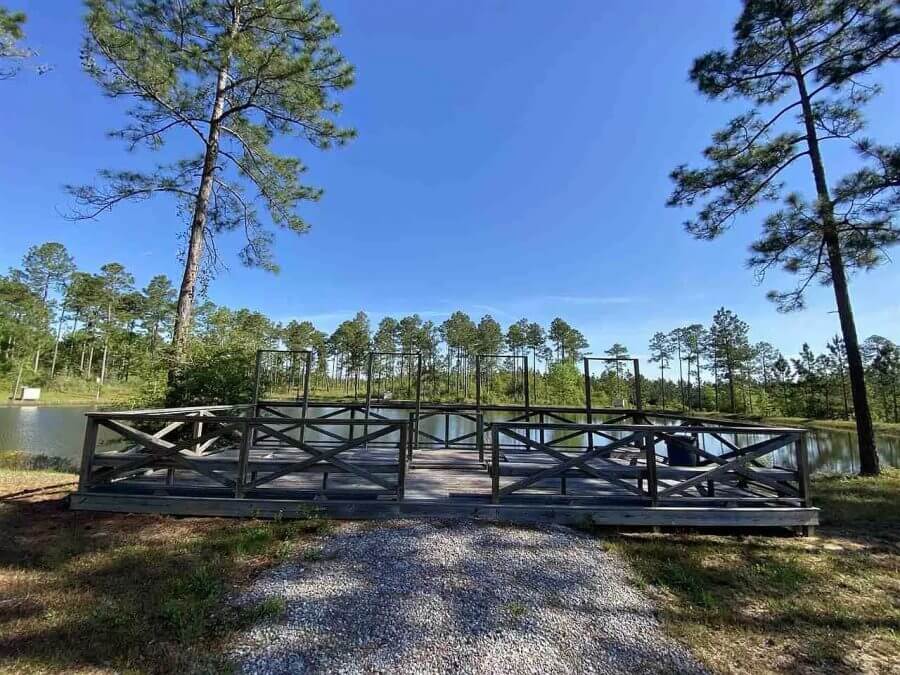 Fishing dock and lake on MIssissippi property for sale
