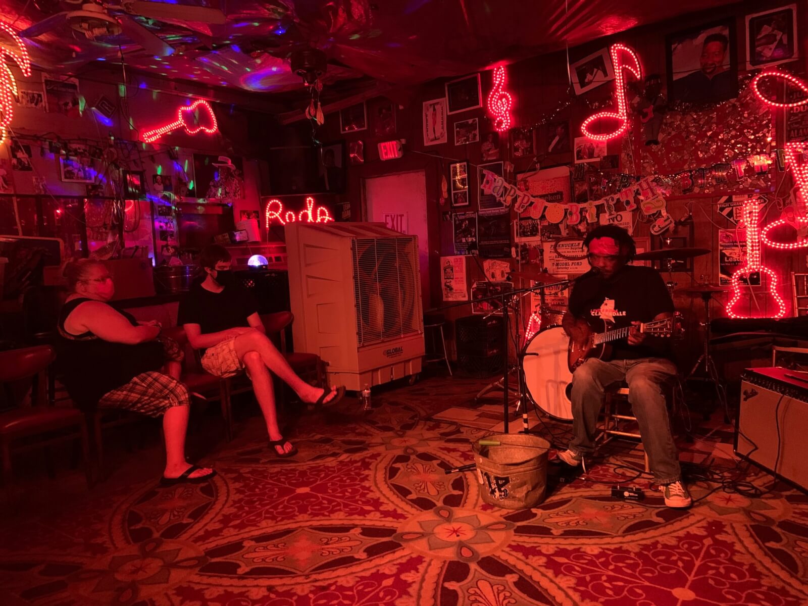 Man playing music at Red's Lounge in Mississippi