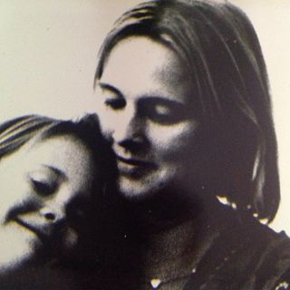 old photo from 1977 of a woman and her daughter