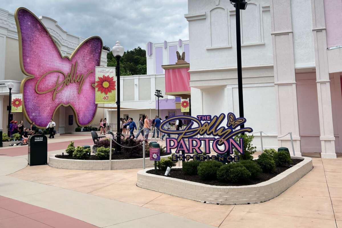 The Best Things to Do at Dollywood (And Not One is a Roller Coaster!)