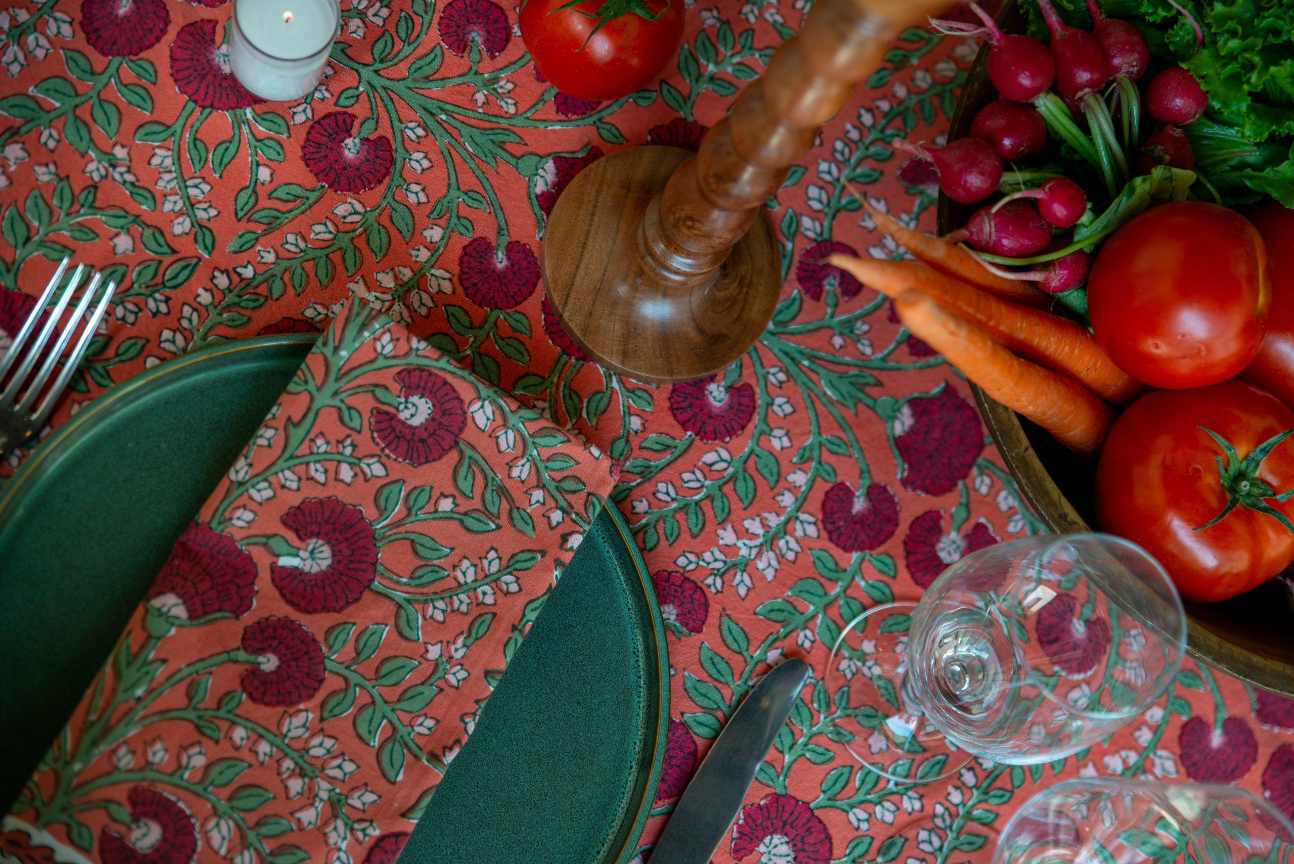Overview of a summer tablescape with green and pink theme