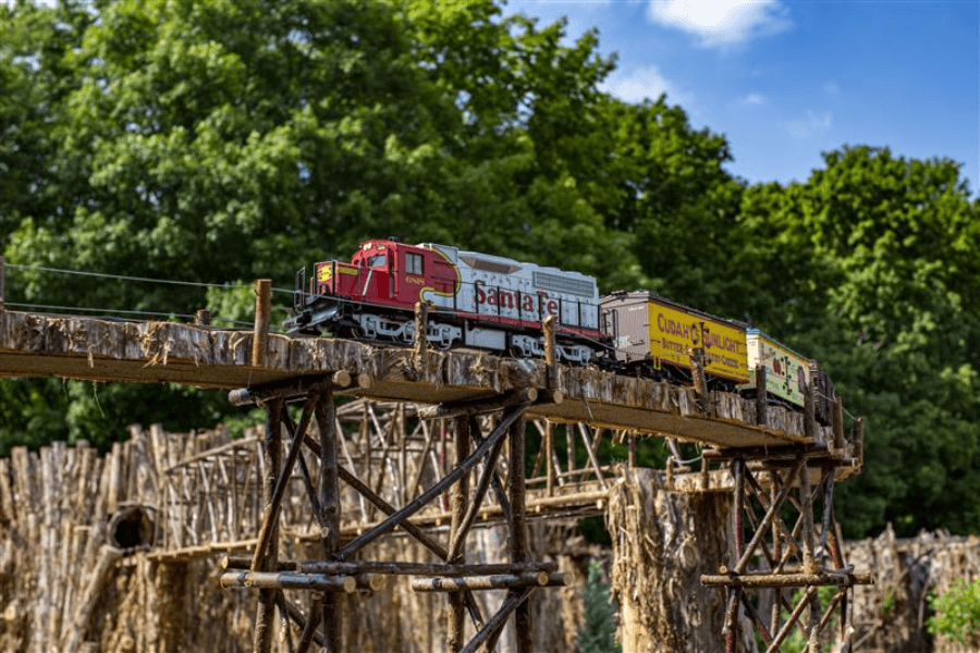 America the Beautiful: National Parks & Landmarks by Rail