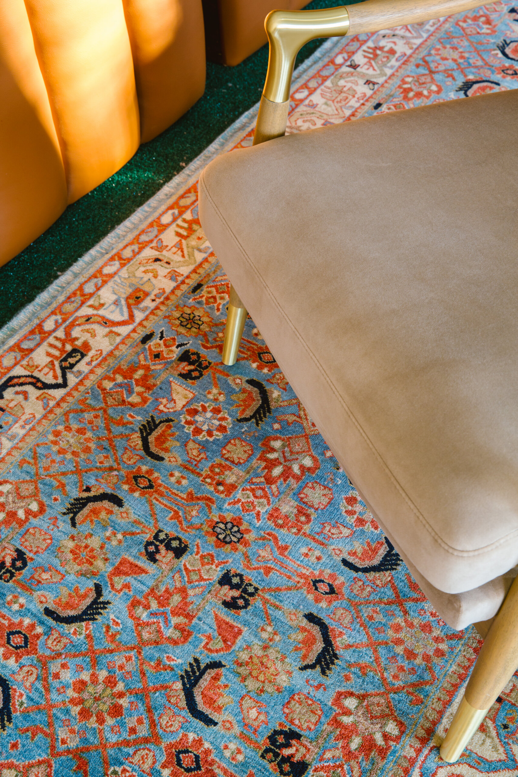 A Masters-Inspired Design Project You Need to See - 7 A patterned area rug in vivid blue and red.