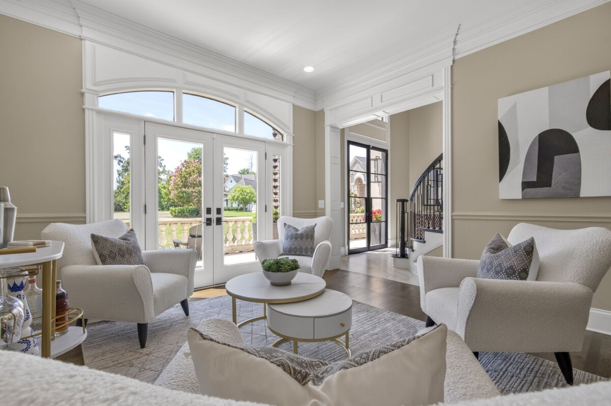 SB-Nashville 9614 Deer Track Court – living room- credit Home Pix Media